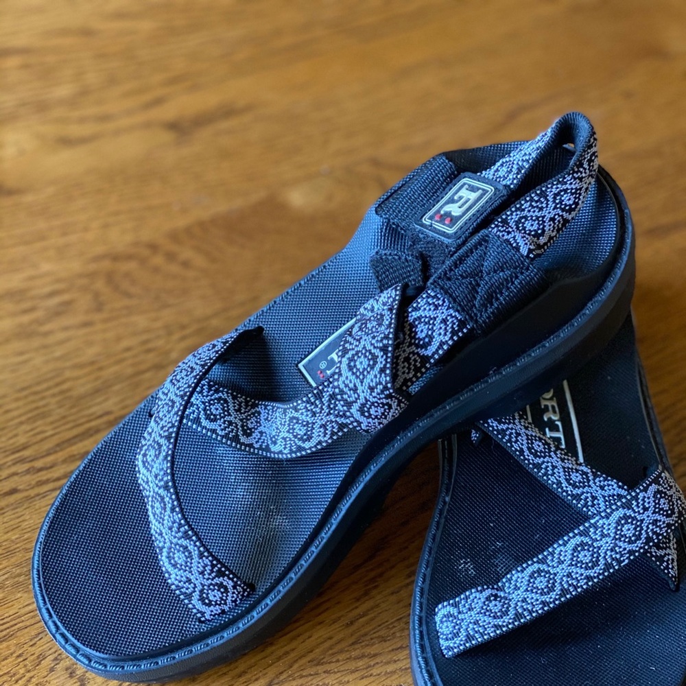 Water sandals